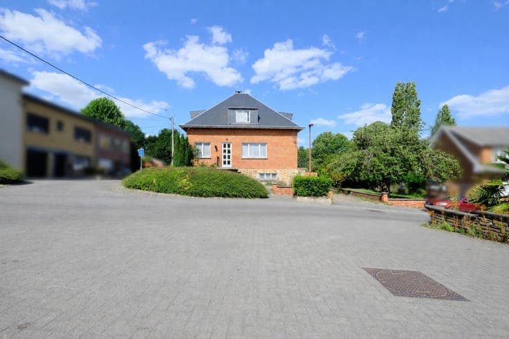 Thiou district - Beautiful house 4 F. with 4 BR. poss. 5 BR.