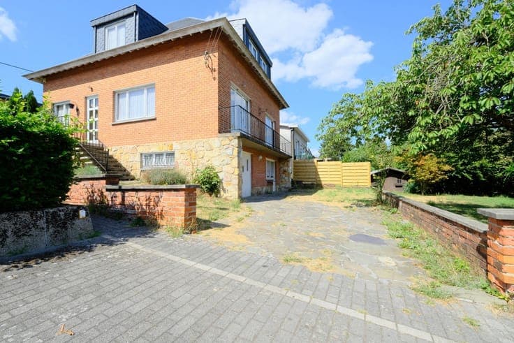 Thiou district - Beautiful house 4 F. with 4 BR. poss. 5 BR.