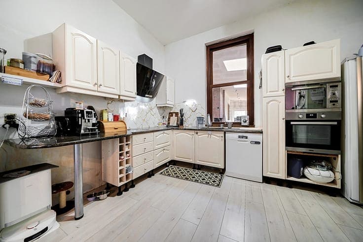 XL home for families or investors
