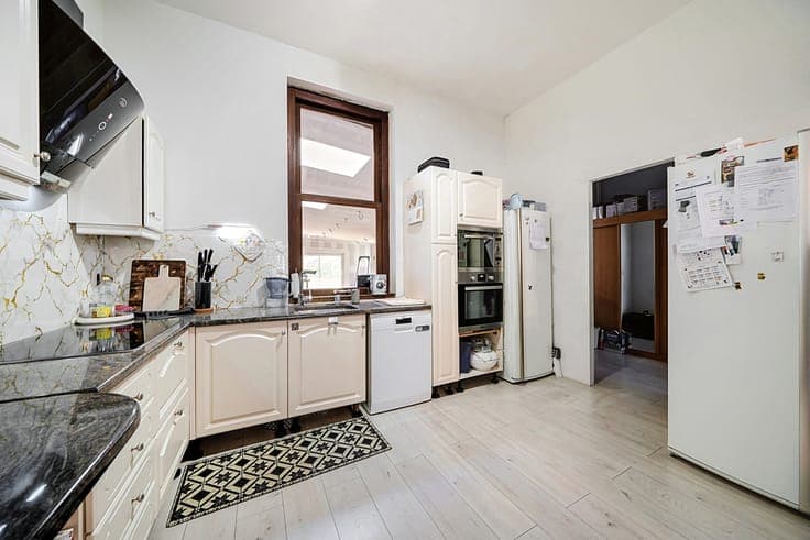 XL home for families or investors