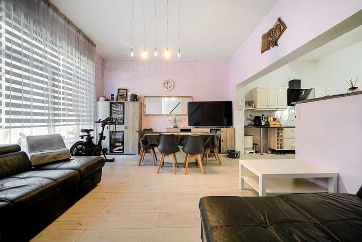 XL home for families or investors