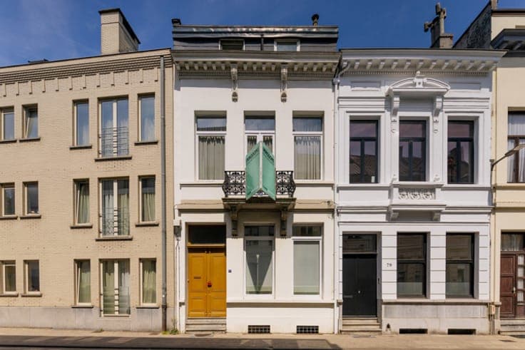 Charming townhouse with a picturesque green city garden