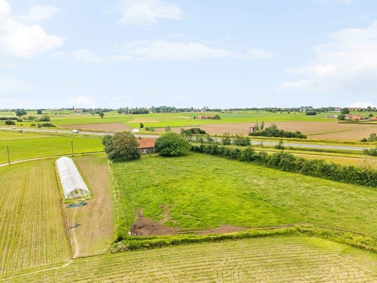 Charming house on a large plot with rural views and easy ac