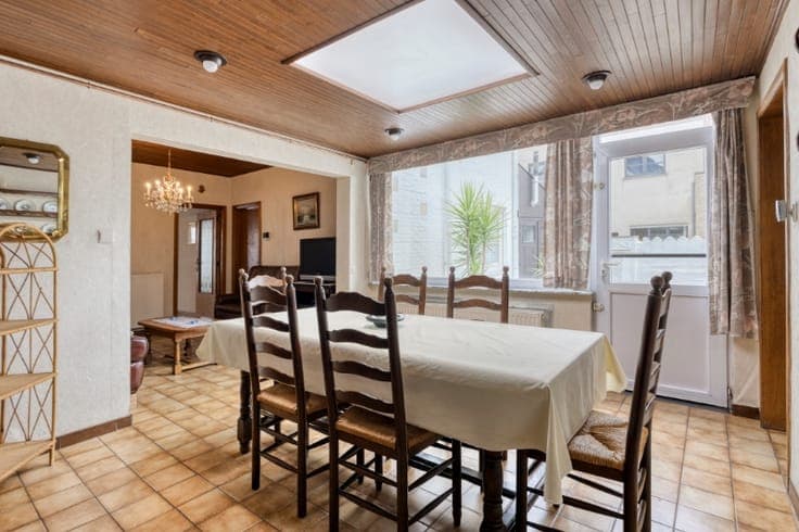 Te renoveren woning met grote tuin en veel potentieel