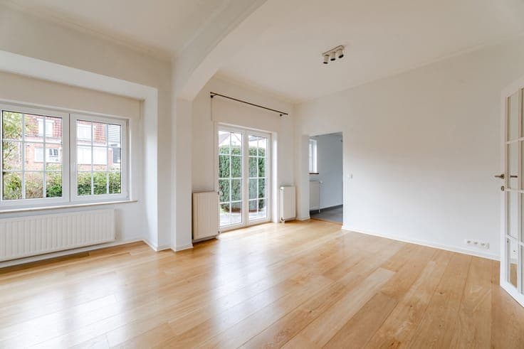 Charming villa set on approximately 5 acres