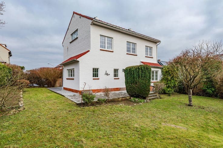 Charming villa set on approximately 5 acres