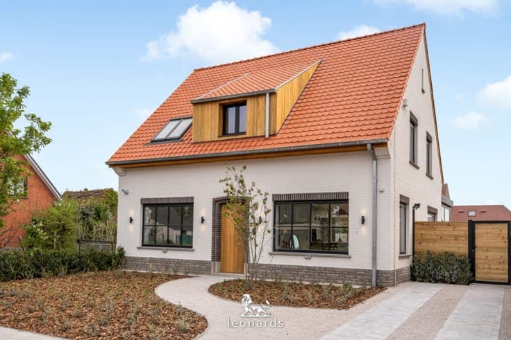 Spacious detached house in Waregem