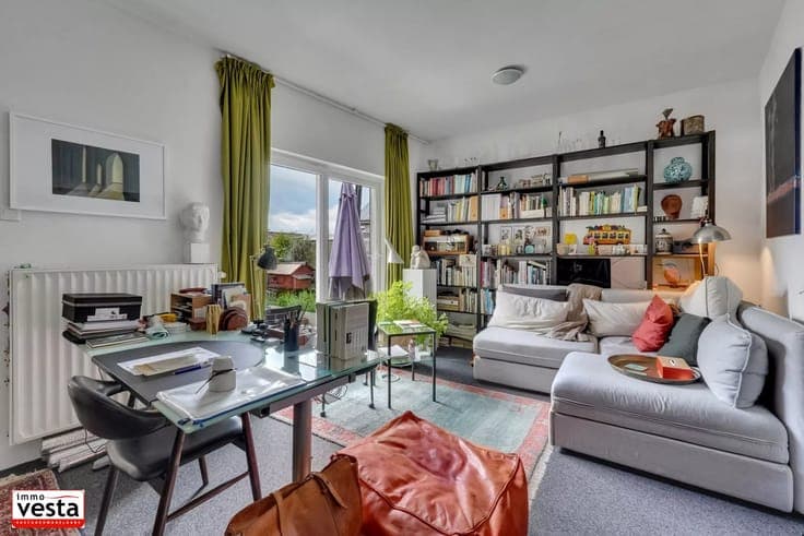 Spacious family home (also suitable as a kangaroo house) wit