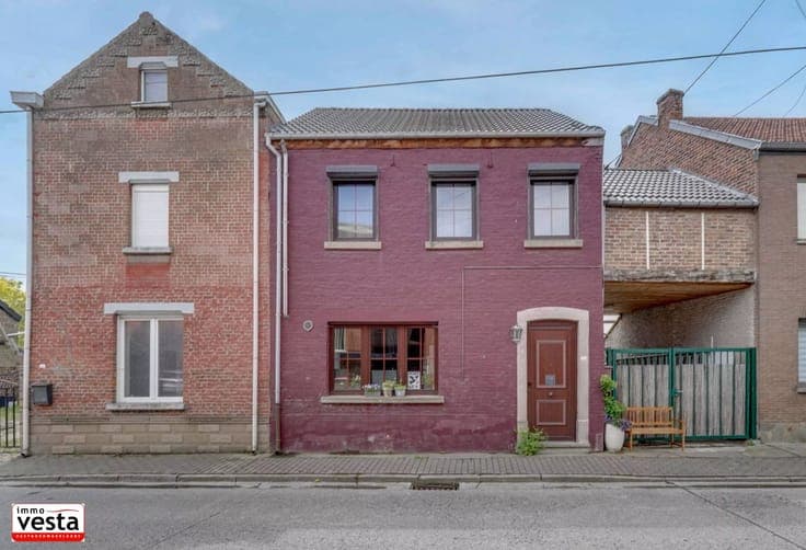 Spacious family home (also suitable as a kangaroo house) wit