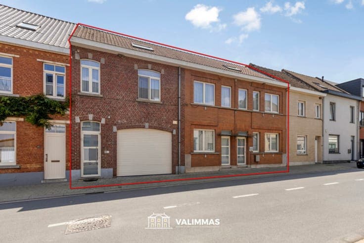 Zeer ruime woning met praktijkruimte, garage & tuin...