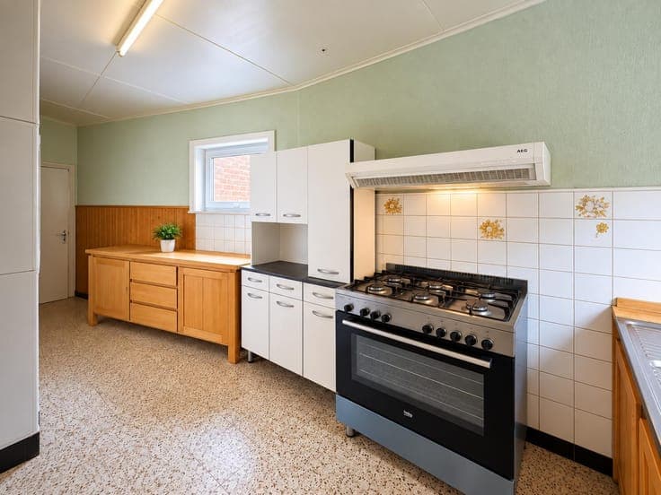 Spacious 3-bedroom house with multiple possibilities