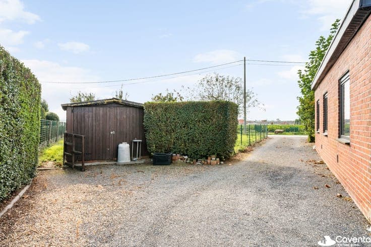 Alleenstaande woning met 5slpk op 2.360m² in Roeselare