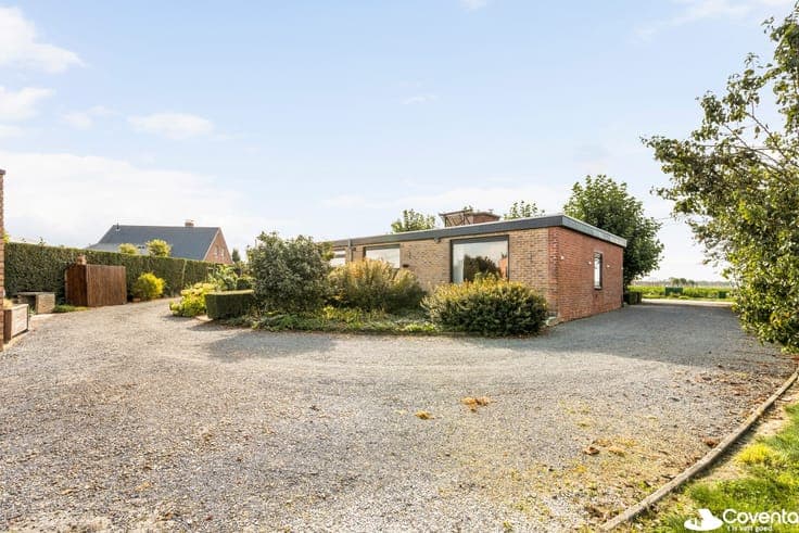 Alleenstaande woning met 5slpk op 2.360m² in Roeselare