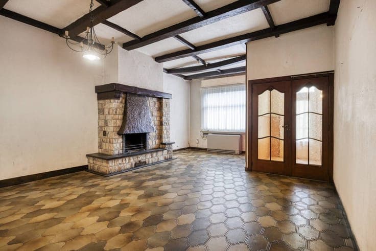 House to renovate for sale in Niel