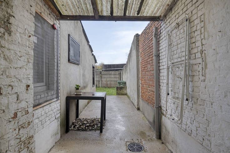 House to renovate for sale in Niel