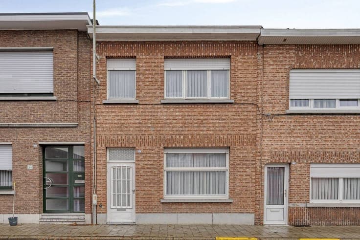 House to renovate for sale in Niel