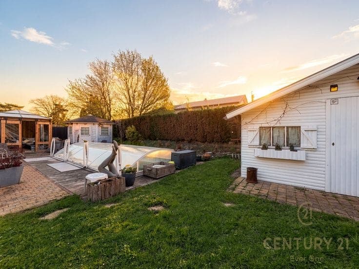 Happy Viager 4-bedroom house with swimming pool for sale