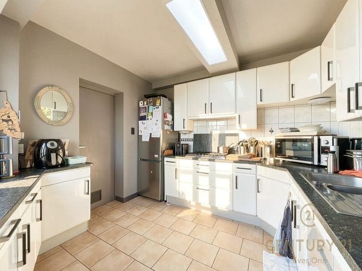 Happy Viager 4-bedroom house with swimming pool for sale
