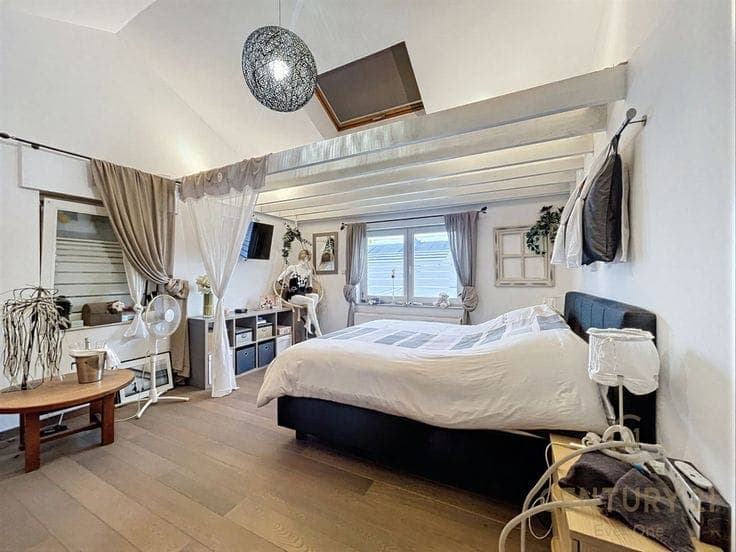 Happy Viager 4-bedroom house with swimming pool for sale