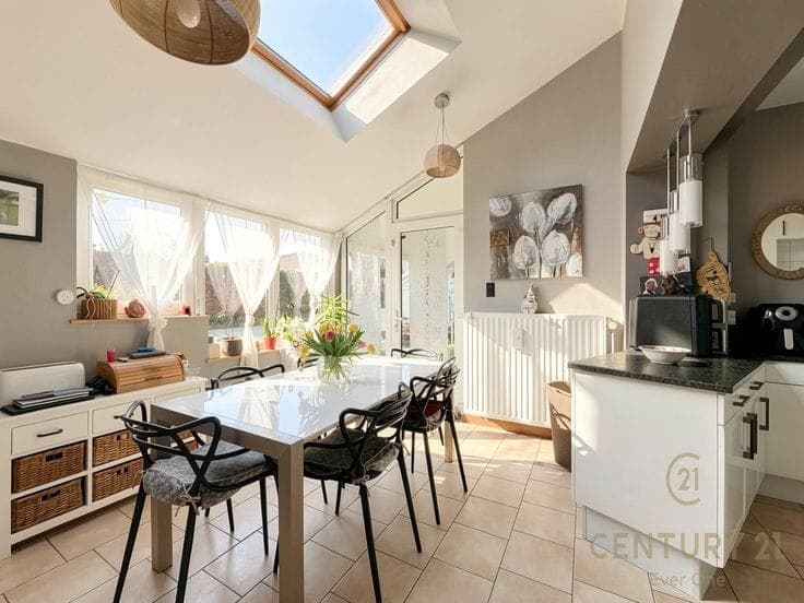 Happy Viager 4-bedroom house with swimming pool for sale