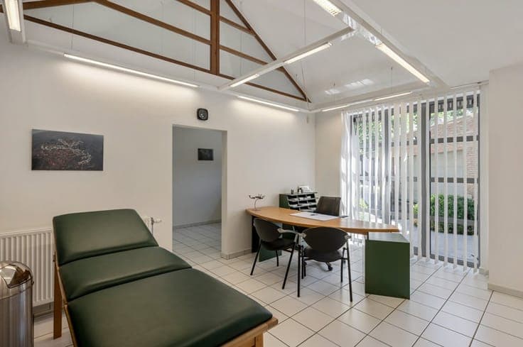 Charmante villa met praktijkruimte op toplocatie in Brass...