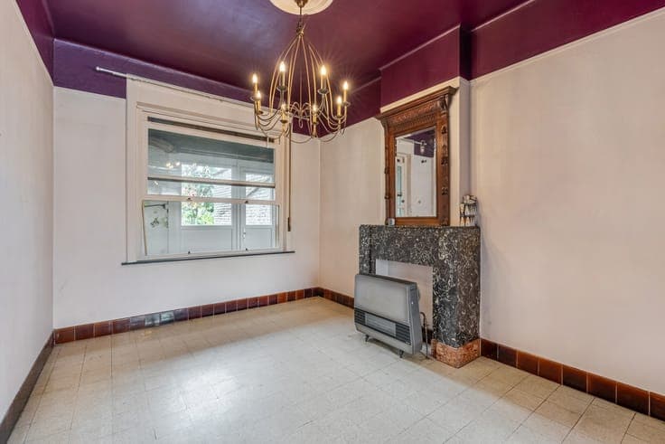 Karaktervolle stadswoning met tuin en renovatiepotentieel
