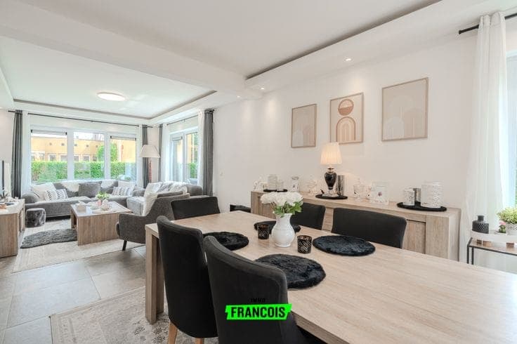 Gerenoveerde halfopen bebouwing met 4 slpk-2bdk en garage i…