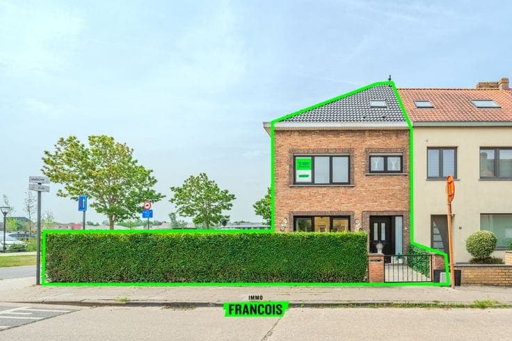 Gerenoveerde halfopen bebouwing met 4 slpk-2bdk en garage i…