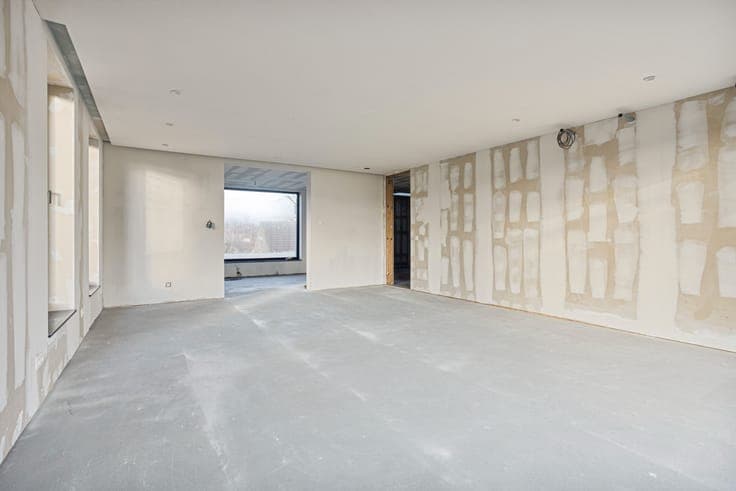 Moderne, af te werken woning op een perceel van 10a 58ca.