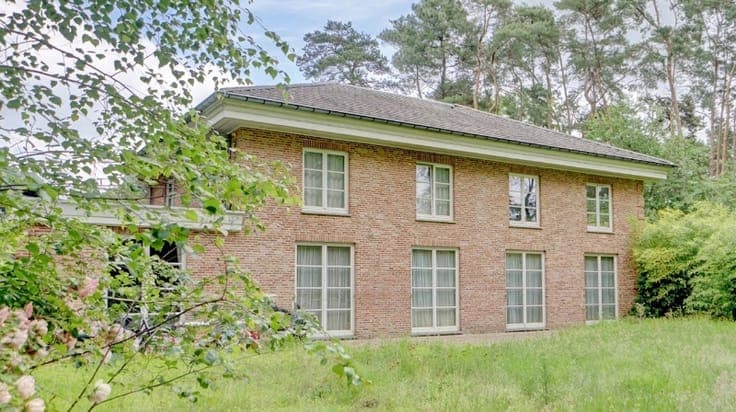 Villa van 390m² op 30 are