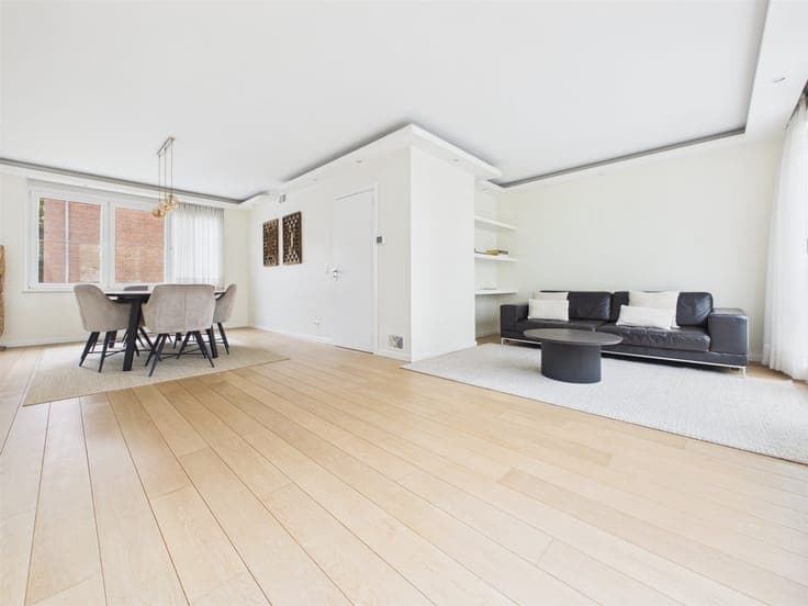 Stunning 3-bedroom house with office, garden, and garage