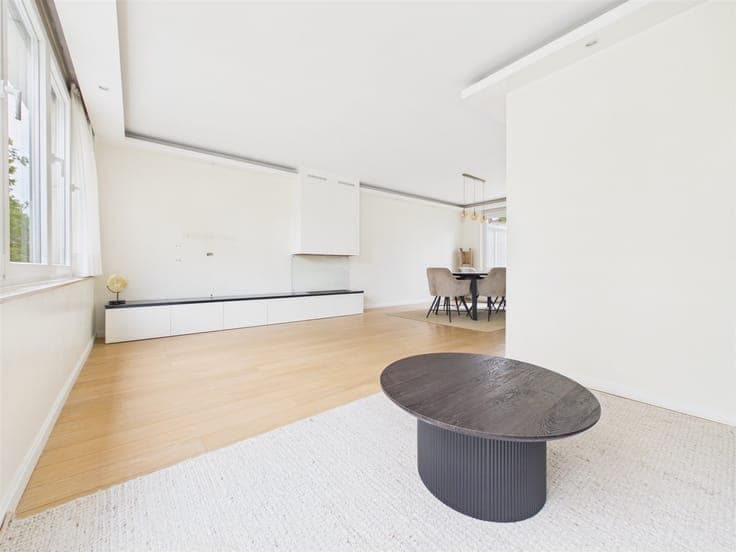 Stunning 3-bedroom house with office, garden, and garage