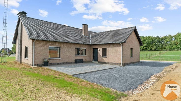 SCHAFFEN - Landbouwwoning op +/- 4,2 ha en paardenstalling