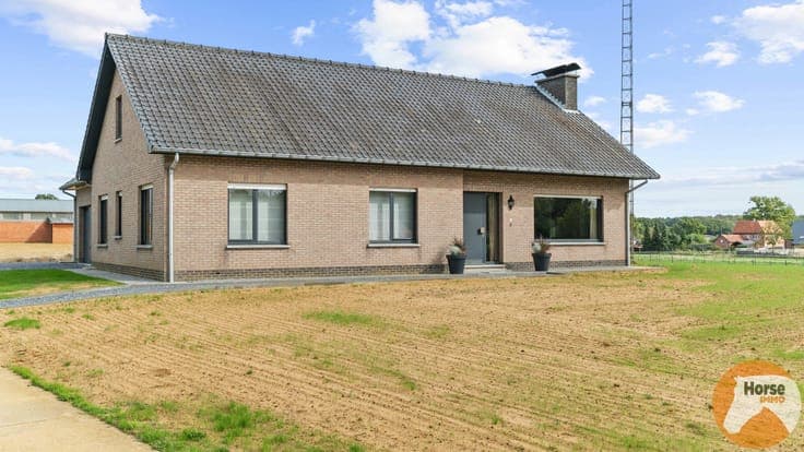 SCHAFFEN - Landbouwwoning op +/- 4,2 ha en paardenstalling