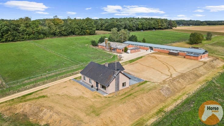SCHAFFEN - Landbouwwoning op +/- 4,2 ha en paardenstalling