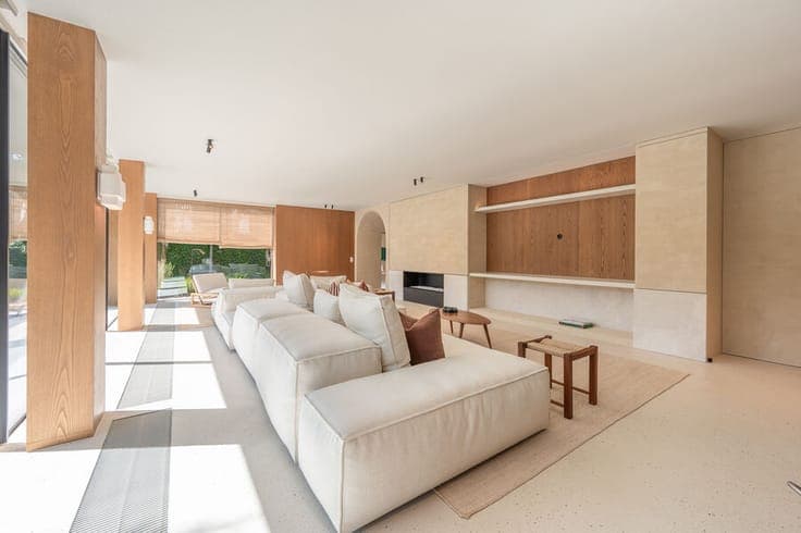 Exceptional Contemporary Villa, Beautifully Renovated with S