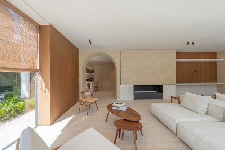 Exceptional Contemporary Villa, Beautifully Renovated with S