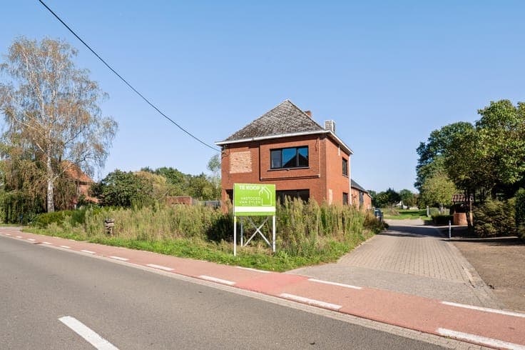 Vrijstaande woning op een ruim perceel van 3.330 m² met p...