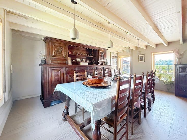 3-bedroom country house with stables