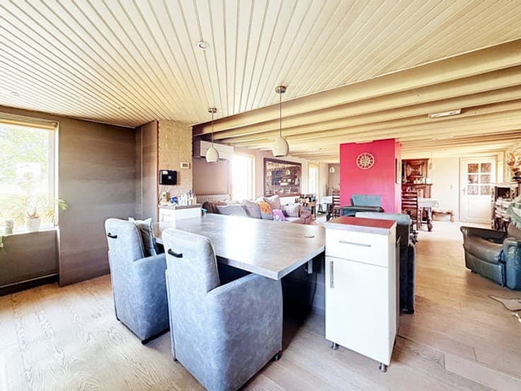 3-bedroom country house with stables