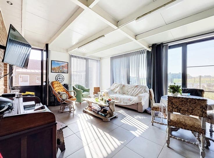 3-bedroom country house with stables