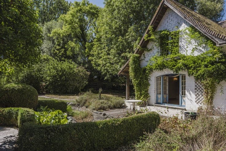 Charming farmhouse for sale in Brakel
