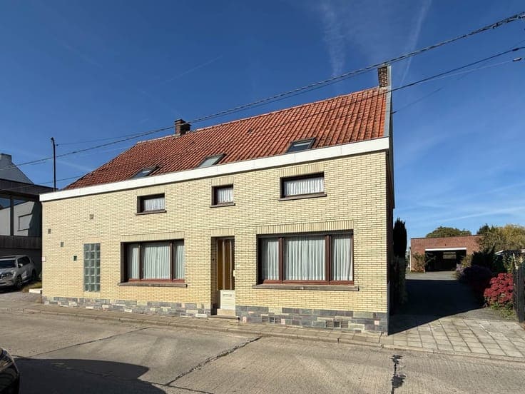 Te koop, veelzijdig pand met werkplaats (60m²), stallinge...