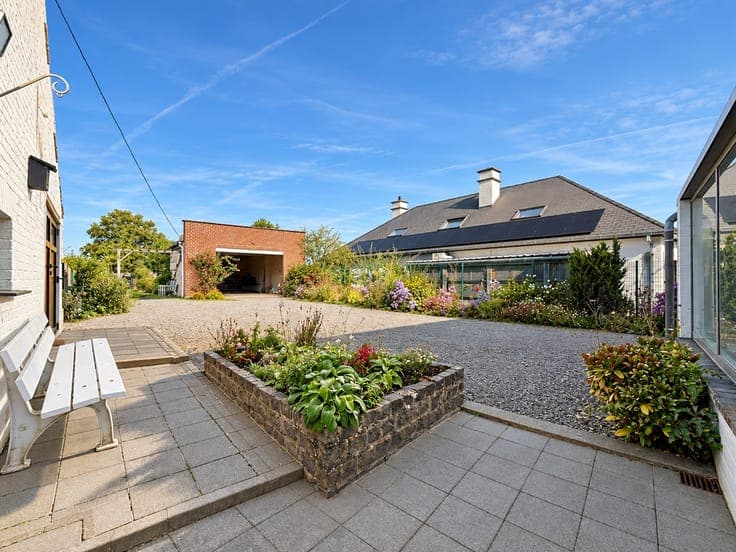 Te koop, veelzijdig pand met werkplaats (60m²), stallinge...