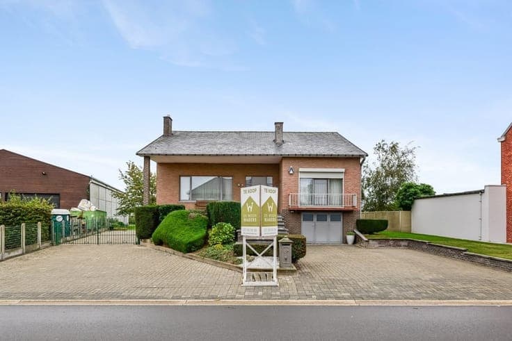 RUIME WONING MET 4 SLAAPKAMERS, INPANDIGE GARAGE EN PRACH...