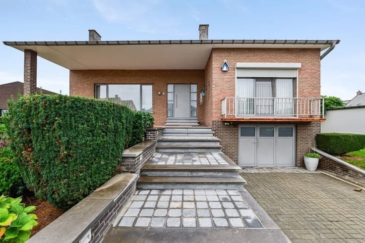 RUIME WONING MET 4 SLAAPKAMERS, INPANDIGE GARAGE EN PRACH...