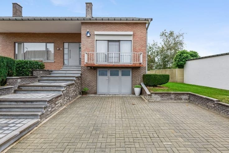 RUIME WONING MET 4 SLAAPKAMERS, INPANDIGE GARAGE EN PRACH...