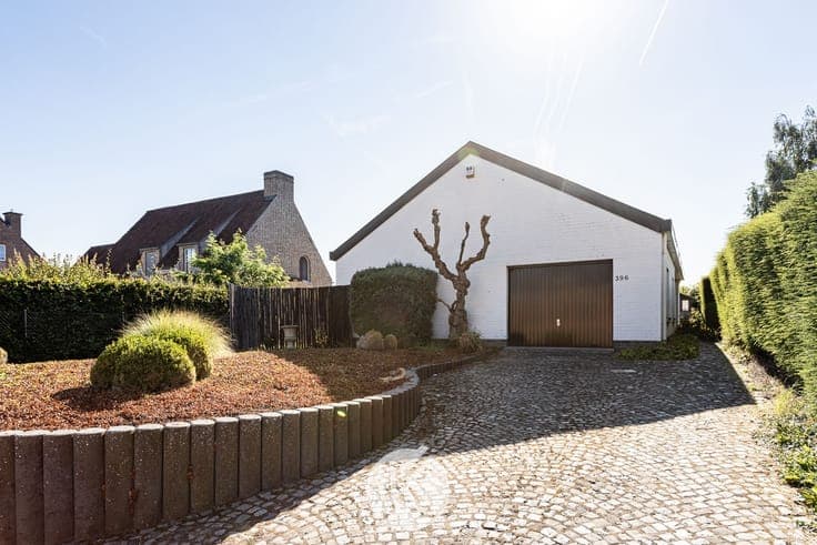 Robuuste bungalow op een interessante locatie