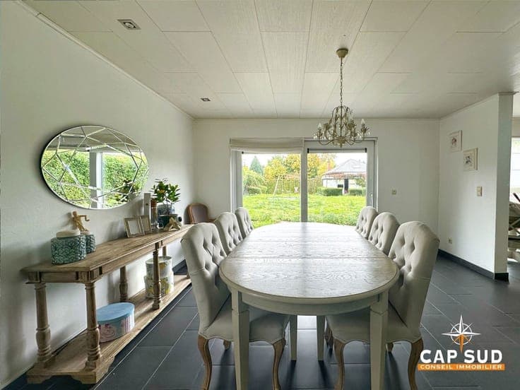 Zaventem – Bright 3-fronted home with garden & garage