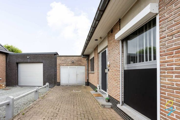 House with 5 bedrooms near Schendelbeke station